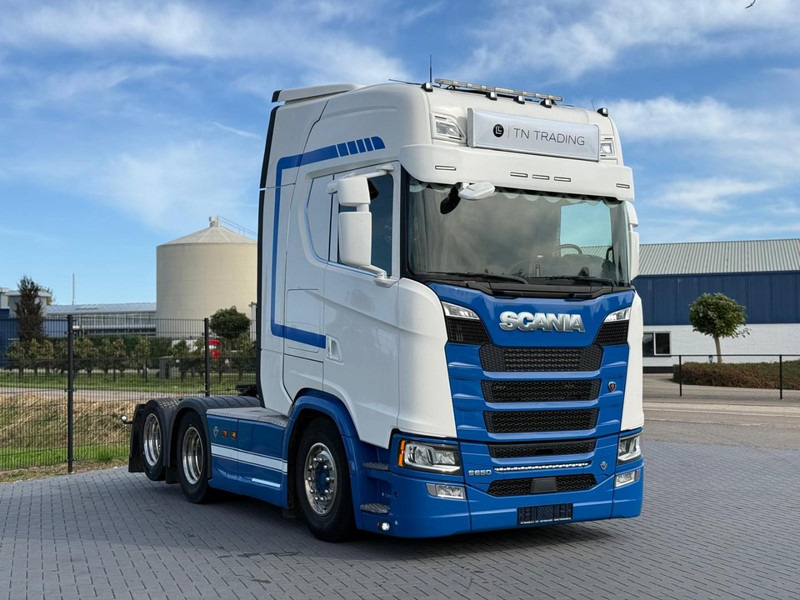 Scania S650 V8 NGS 2.95WB, PTO VOORBEREIDING, VOLLUCHT, KING OF THE ROAD, RETARDER, LEER. - شاحنة جرار: صور 1 Scania S650 V8 NGS 2.95WB, PTO VOORBEREIDING, VOLLUCHT, KING OF THE ROAD, RETARDER, LEER. - شاحنة جرار: صور 1