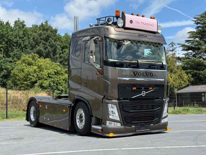 Volvo FH 13.500 SHOW TRUCK, FULL AIR, INTERIOR, TOP, HYDRAULIC. - شاحنة جرار: صور 1 Volvo FH 13.500 SHOW TRUCK, FULL AIR, INTERIOR, TOP, HYDRAULIC. - شاحنة جرار: صور 1