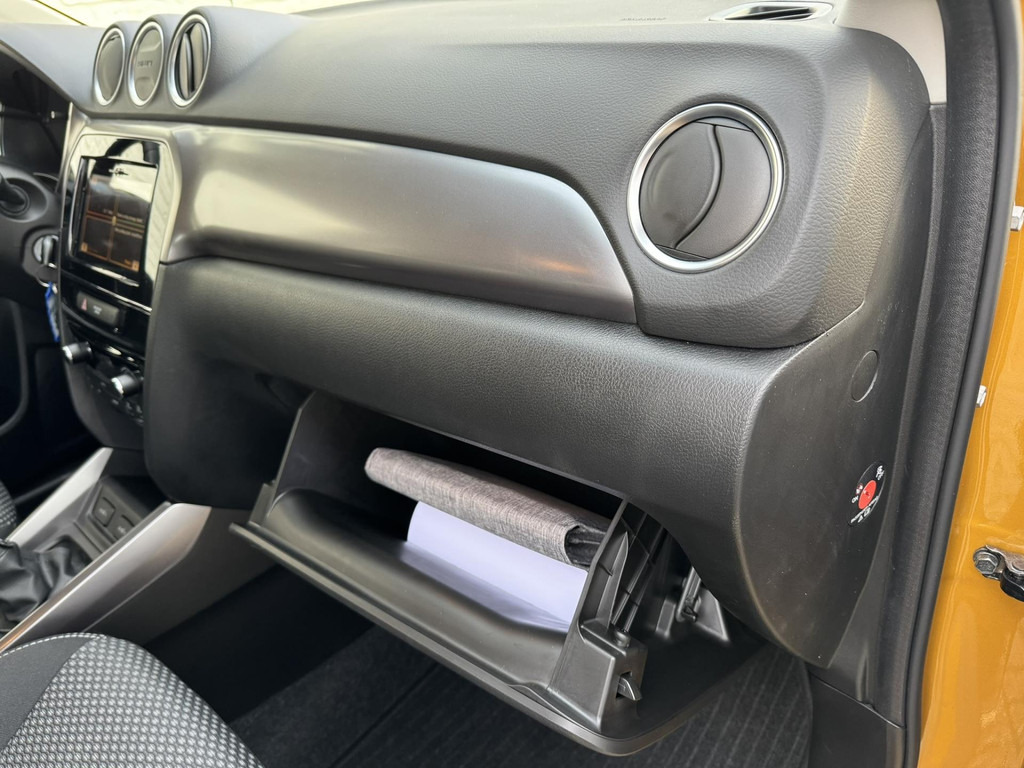 سيارة دفع رباعي Suzuki Vitara-1.4 Boosterjet Select Smart Hybrid Camera Dodehoek Adaptieve cruise Clima Verwarmde stoelen: صور 17 سيارة دفع رباعي Suzuki Vitara-1.4 Boosterjet Select Smart Hybrid Camera Dodehoek Adaptieve cruise Clima Verwarmde stoelen: صور 17