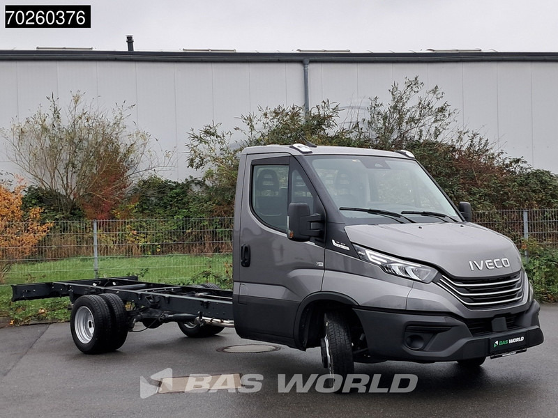 Iveco Daily 35C21 Neu! 3.0L 2025-Modell Automatik 210PS Radstand 410 Fahrgestell Doppelbereifung LED ACC Klima Euro6 Chassis A/C - الشاحنات الصغيرة: صور 2 Iveco Daily 35C21 Neu! 3.0L 2025-Modell Automatik 210PS Radstand 410 Fahrgestell Doppelbereifung LED ACC Klima Euro6 Chassis A/C - الشاحنات الصغيرة: صور 2