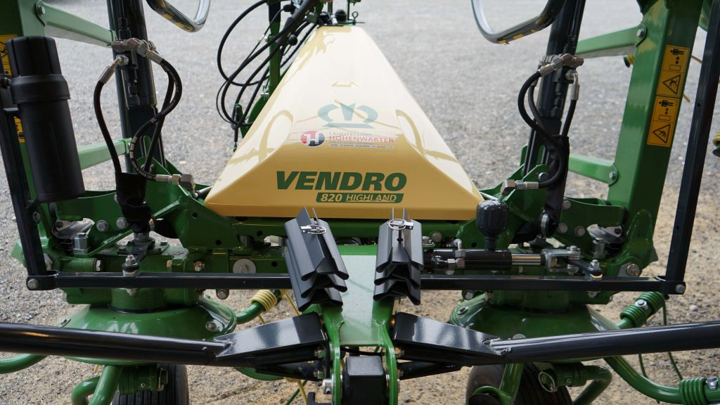 Krone Vendro 820 Highland (20723) - لمّامَة القش: صور 5 Krone Vendro 820 Highland (20723) - لمّامَة القش: صور 5
