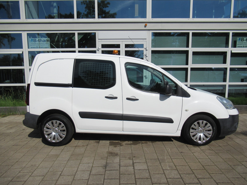 Citroën Berlingo 1.6 e-HDI 700 Club Automaat AIRCO 3-Zitpl. - فان المدمجة: صور 3 Citroën Berlingo 1.6 e-HDI 700 Club Automaat AIRCO 3-Zitpl. - فان المدمجة: صور 3