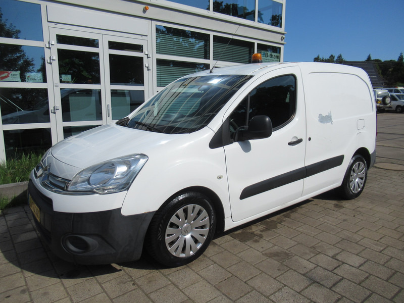 Citroën Berlingo 1.6 e-HDI 700 Club Automaat AIRCO 3-Zitpl. - فان المدمجة: صور 4 Citroën Berlingo 1.6 e-HDI 700 Club Automaat AIRCO 3-Zitpl. - فان المدمجة: صور 4