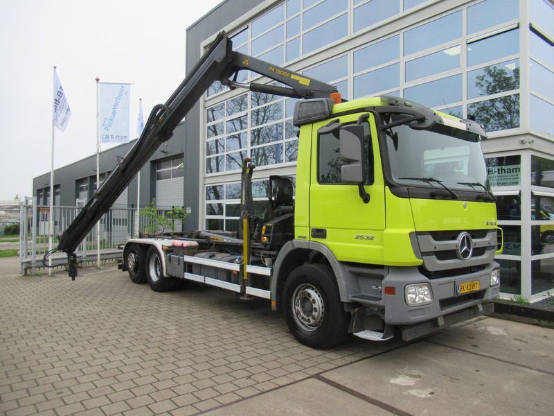 Mercedes-Benz Actros 2532 LTNLA 6X2 Hooklift + Crane, Haak - Kraan - شاحنة ذات الخطاف, شاحنة كرين: صور 3 Mercedes-Benz Actros 2532 LTNLA 6X2 Hooklift + Crane, Haak - Kraan - شاحنة ذات الخطاف, شاحنة كرين: صور 3