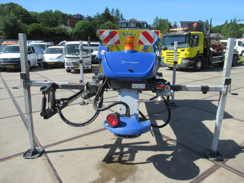 NIDO Stratos B08L-24 PCLN-350 Roto-power 0,8m3 + 350L Salzstreuer Saltspreader - الرمال مفرشة: صور 5 NIDO Stratos B08L-24 PCLN-350 Roto-power 0,8m3 + 350L Salzstreuer Saltspreader - الرمال مفرشة: صور 5