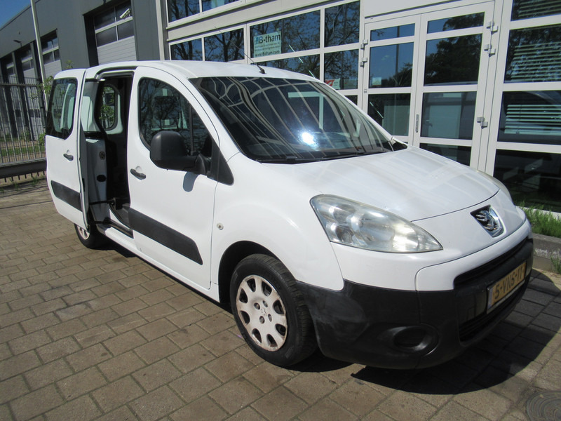 Peugeot Partner 122 1.6 HDI L1XT Pro+ AIRCO 3-Zitpl./Seats - فان المدمجة: صور 5 Peugeot Partner 122 1.6 HDI L1XT Pro+ AIRCO 3-Zitpl./Seats - فان المدمجة: صور 5