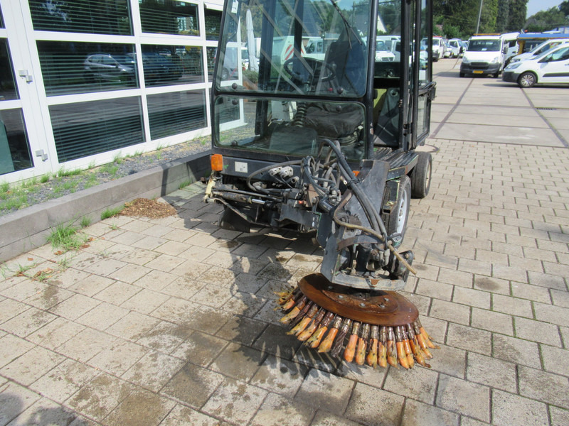 ROBERINE 1503 - 628 4WD Onkruidborstelmachine - سياره كنس شوارع: صور 2 ROBERINE 1503 - 628 4WD Onkruidborstelmachine - سياره كنس شوارع: صور 2