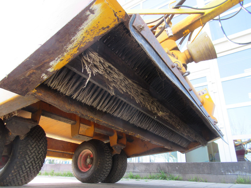 STH HK 1800 Maai / Veeg / Zuigmachine - جرار بعجلتين: صور 4 STH HK 1800 Maai / Veeg / Zuigmachine - جرار بعجلتين: صور 4