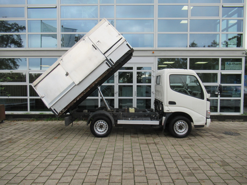 Toyota Dyna 100 3.0 D-4D 80KW Comfort Veegvuilkipper Tipper - قلاب صغير: صور 4 Toyota Dyna 100 3.0 D-4D 80KW Comfort Veegvuilkipper Tipper - قلاب صغير: صور 4