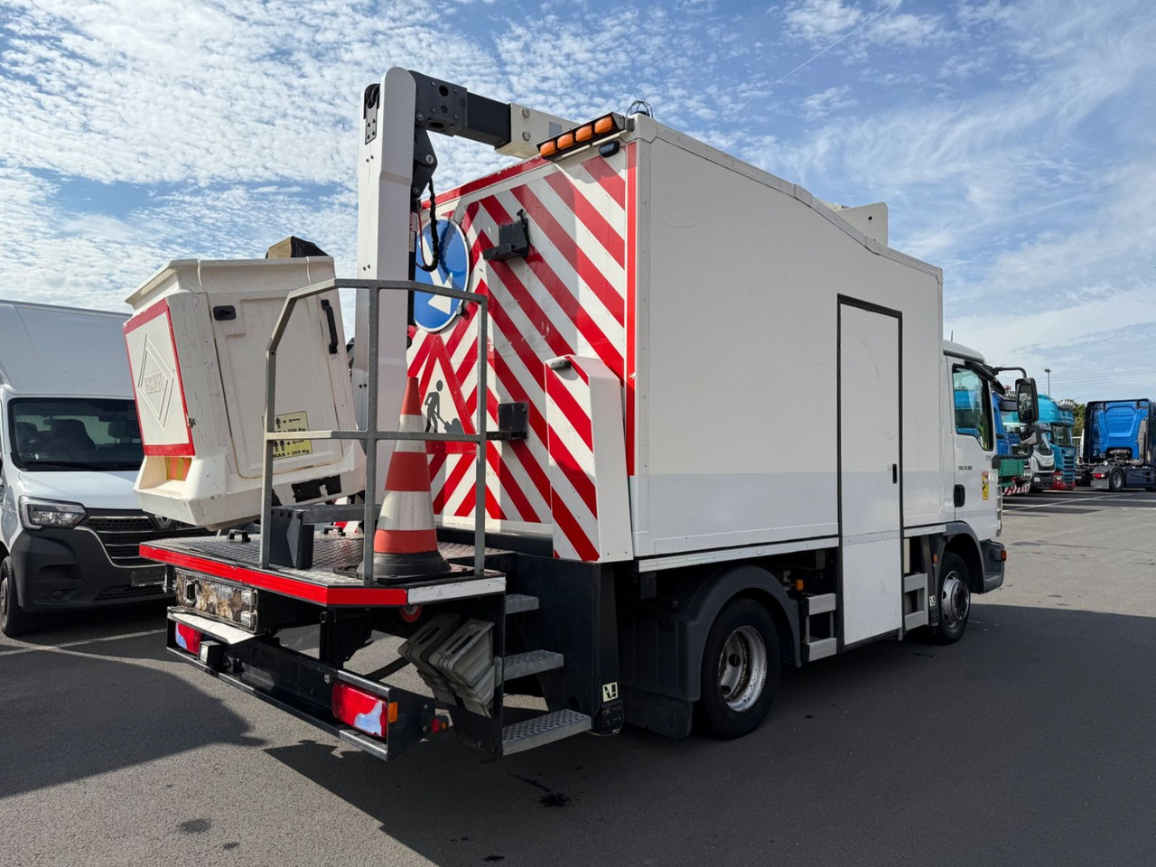 MAN TGL 12.180 Versalift/15m/orig.km/Top - مصاعد الازدهار محمولة على شاحنة: صور 4 MAN TGL 12.180 Versalift/15m/orig.km/Top - مصاعد الازدهار محمولة على شاحنة: صور 4