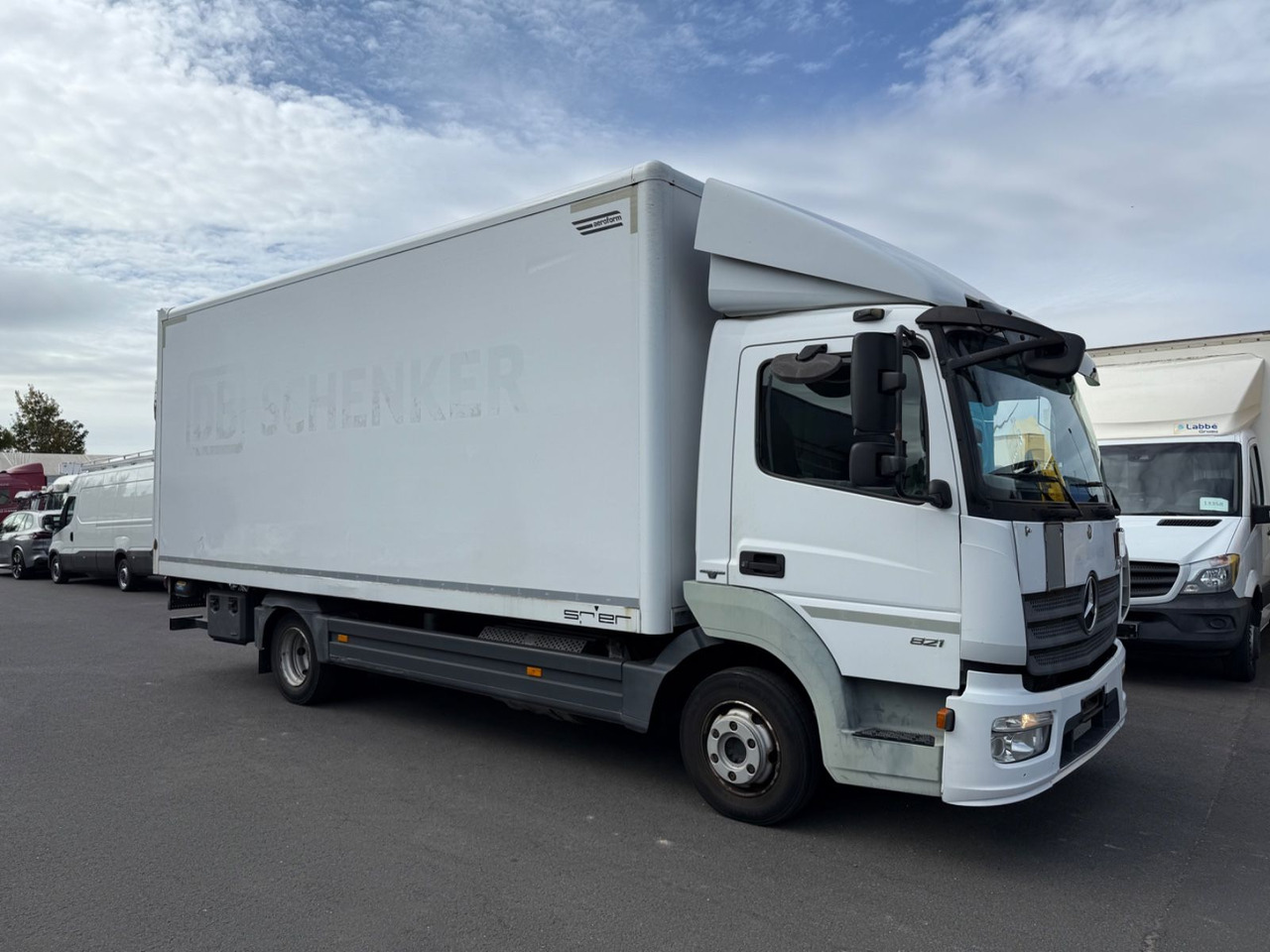 Mercedes-Benz Atego 3 4x2 821 4x2 LBW / Ahk. / Palfinger / 6m - الشاحنات الصغيرة صندوق مغلق: صور 3 Mercedes-Benz Atego 3 4x2 821 4x2 LBW / Ahk. / Palfinger / 6m - الشاحنات الصغيرة صندوق مغلق: صور 3