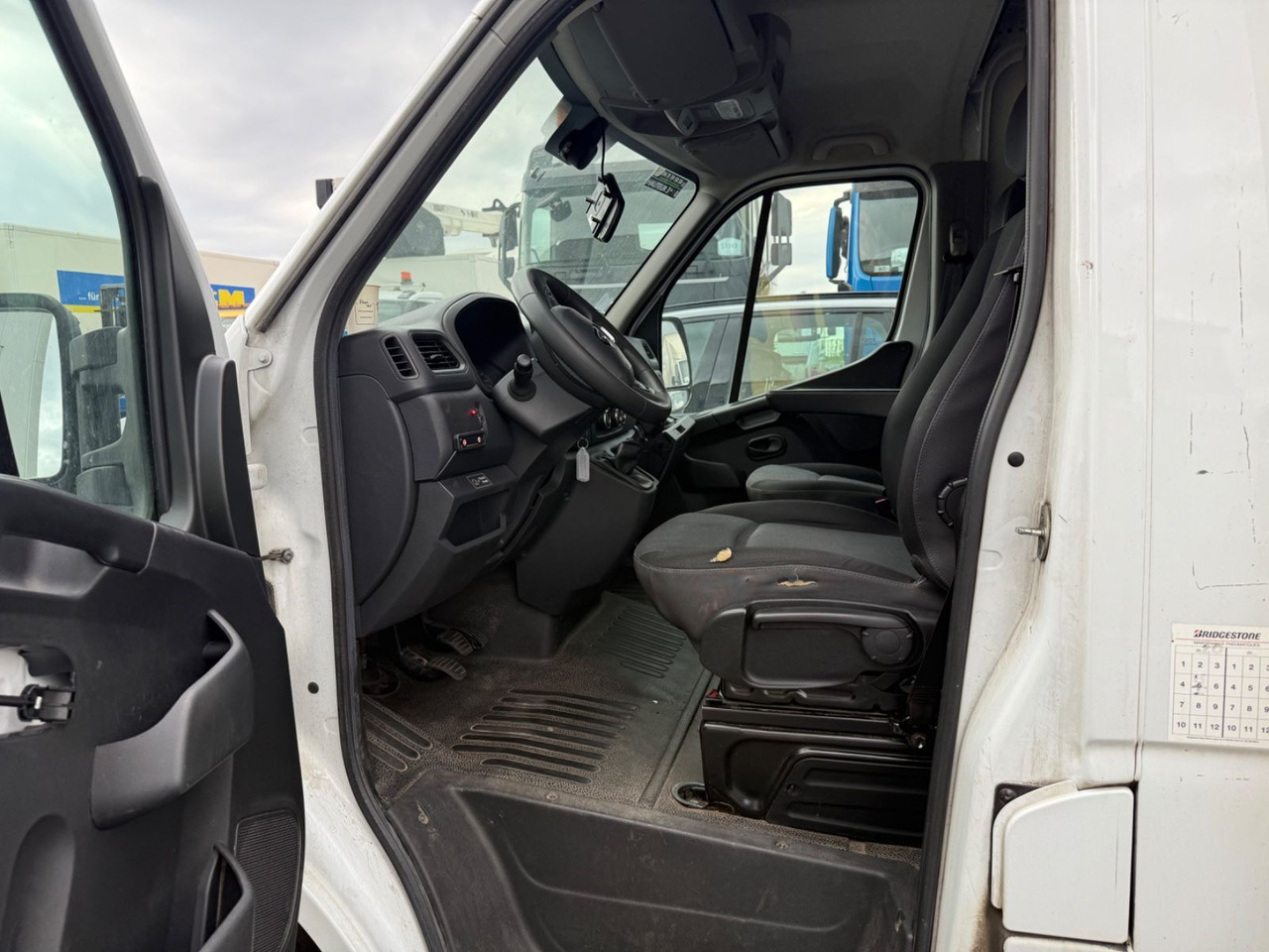 الشاحنات الصغيرة صندوق مغلق Renault Master III Koffer/Hebebühne/Klima/Kamera: صور 10 الشاحنات الصغيرة صندوق مغلق Renault Master III Koffer/Hebebühne/Klima/Kamera: صور 10