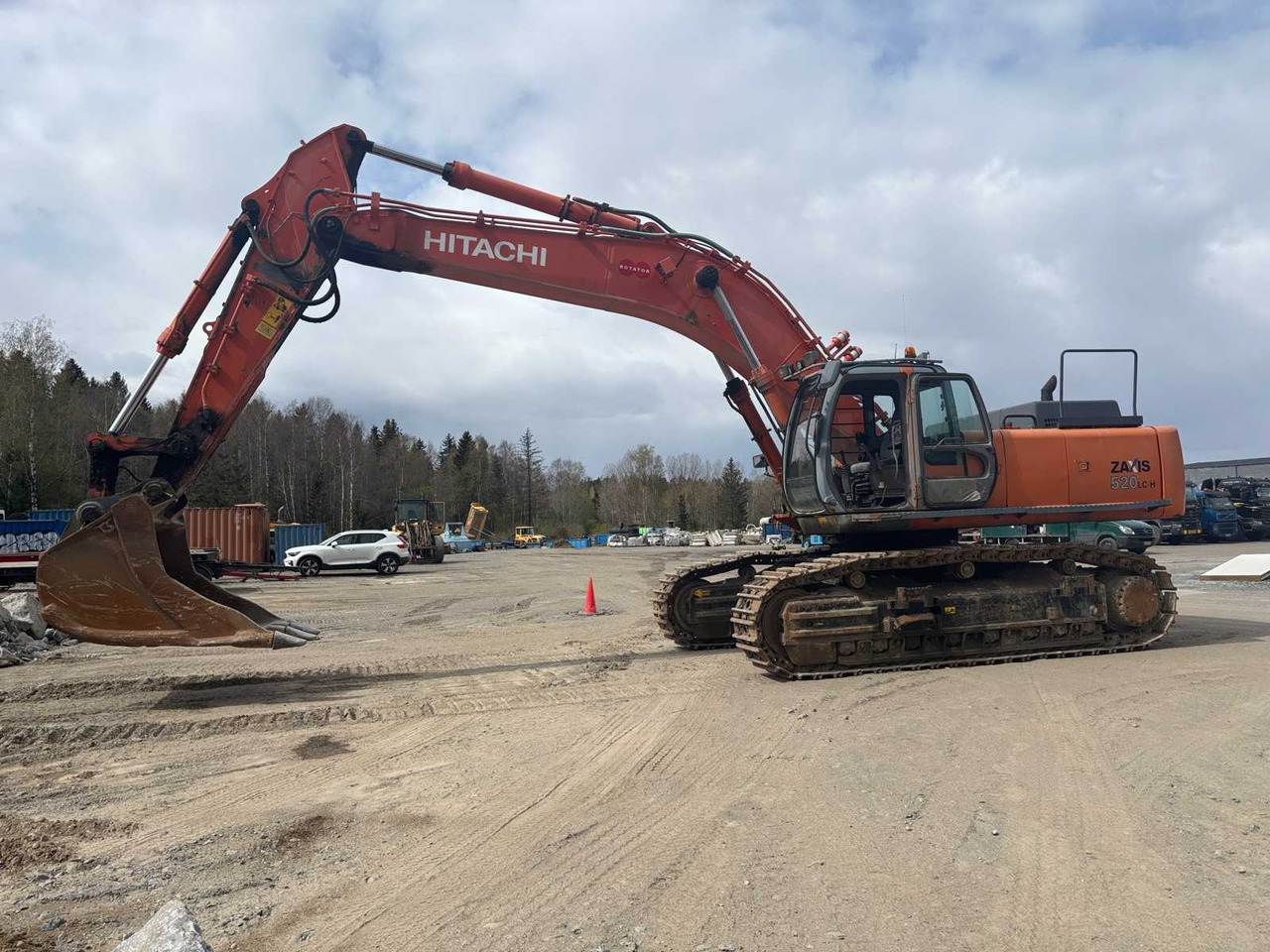 Hitachi Zaxis 520 LV-H crawler excavator - حفارات زحافة: صور 1 Hitachi Zaxis 520 LV-H crawler excavator - حفارات زحافة: صور 1