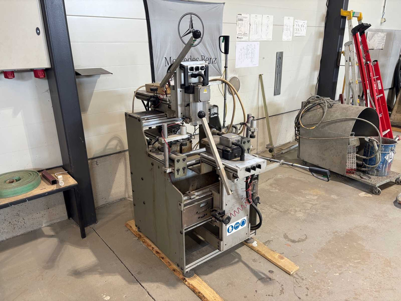 Three-spindle copy milling cutter P macchine s.r.l 03P - آلة طحن المعادن: صور 2 Three-spindle copy milling cutter P macchine s.r.l 03P - آلة طحن المعادن: صور 2