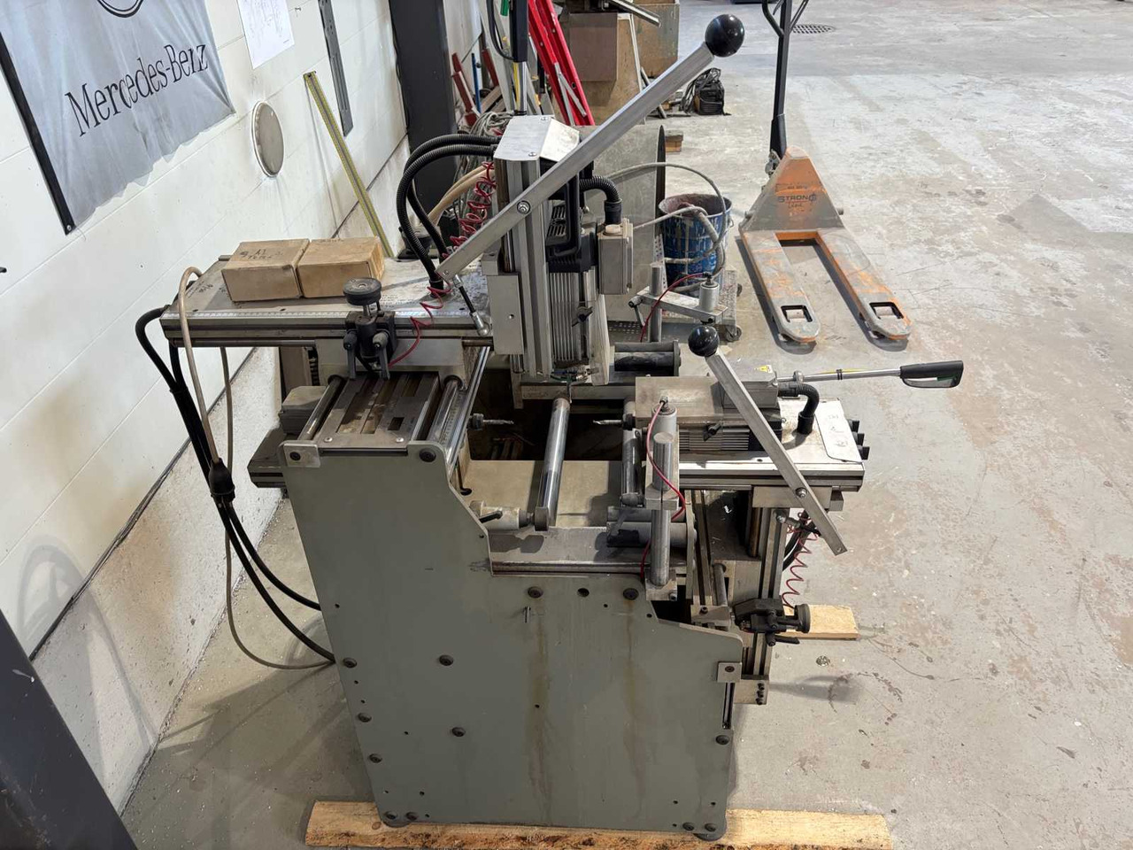 Three-spindle copy milling cutter P macchine s.r.l 03P - آلة طحن المعادن: صور 5 Three-spindle copy milling cutter P macchine s.r.l 03P - آلة طحن المعادن: صور 5