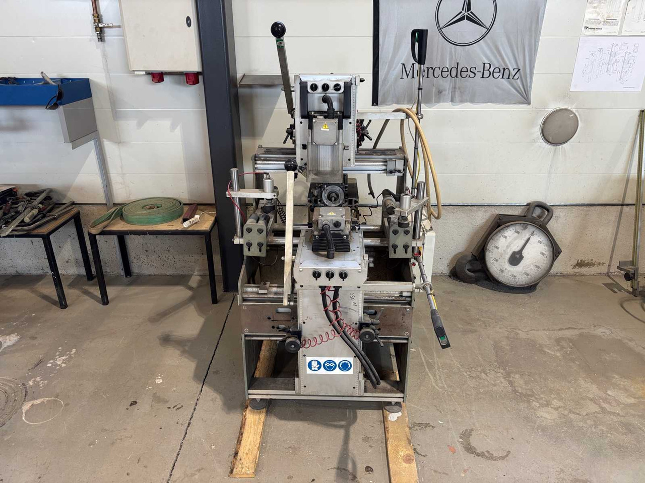 Three-spindle copy milling cutter P macchine s.r.l 03P - آلة طحن المعادن: صور 1 Three-spindle copy milling cutter P macchine s.r.l 03P - آلة طحن المعادن: صور 1
