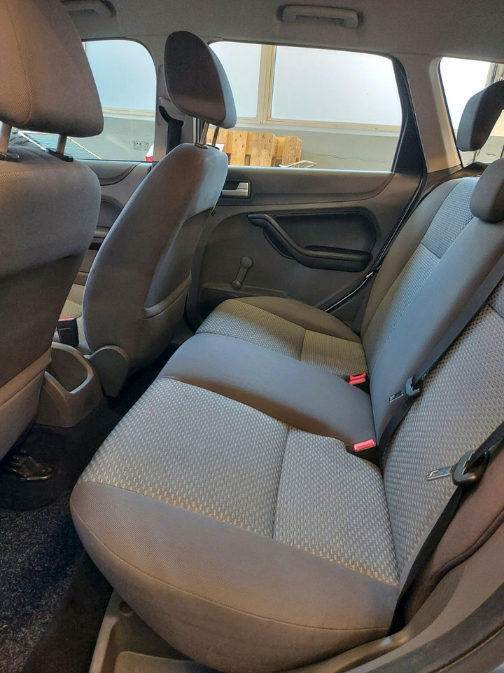 Ford Focus Turnier Fun X Klima Sitzheizung - سيارة ستيشن: صور 4 Ford Focus Turnier Fun X Klima Sitzheizung - سيارة ستيشن: صور 4