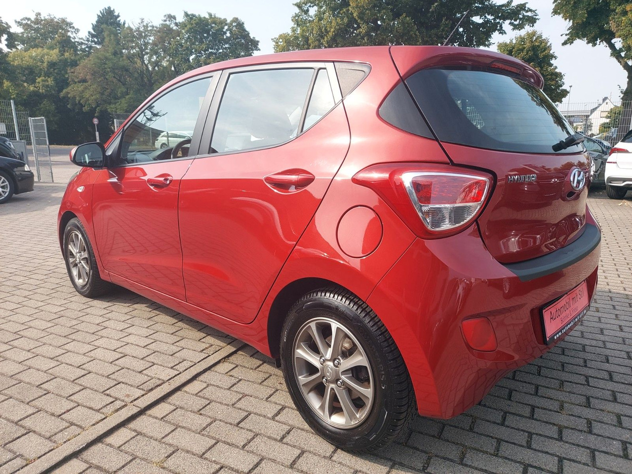 Hyundai i10 Intro Edition Klima Sitzeizung Bluetooth - سيارة: صور 4 Hyundai i10 Intro Edition Klima Sitzeizung Bluetooth - سيارة: صور 4