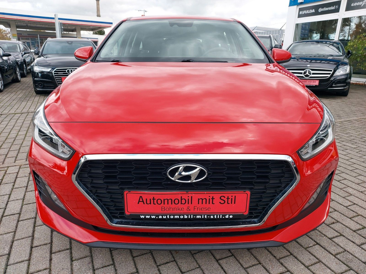 Hyundai i30 cw Pure Klima Spurasssist 8x Räder - سيارة ستيشن: صور 2 Hyundai i30 cw Pure Klima Spurasssist 8x Räder - سيارة ستيشن: صور 2