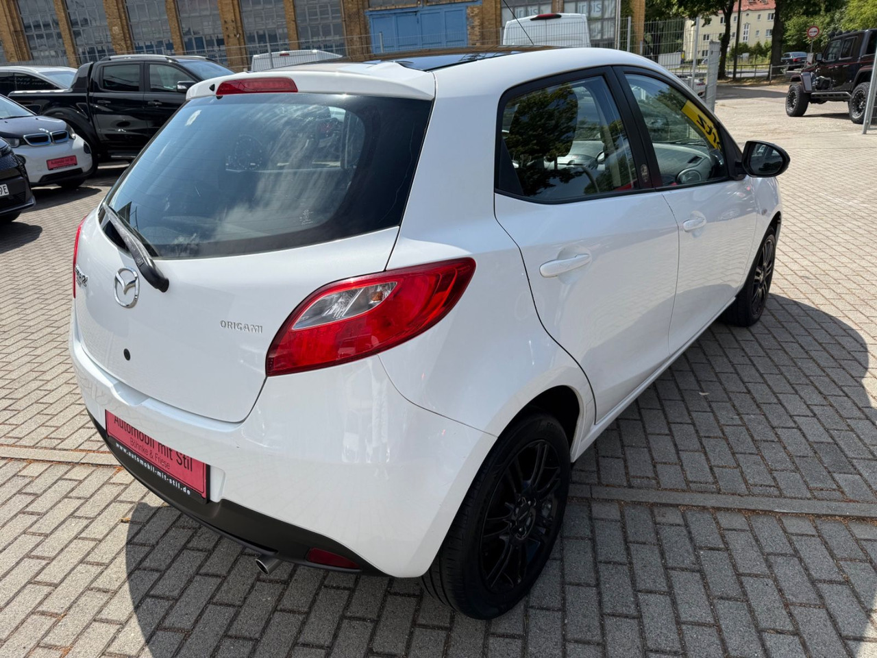 Mazda 2 Lim. 1.3 Origami 5 TÜER KLIMA SHZ TÜV NEU - سيارة: صور 4 Mazda 2 Lim. 1.3 Origami 5 TÜER KLIMA SHZ TÜV NEU - سيارة: صور 4