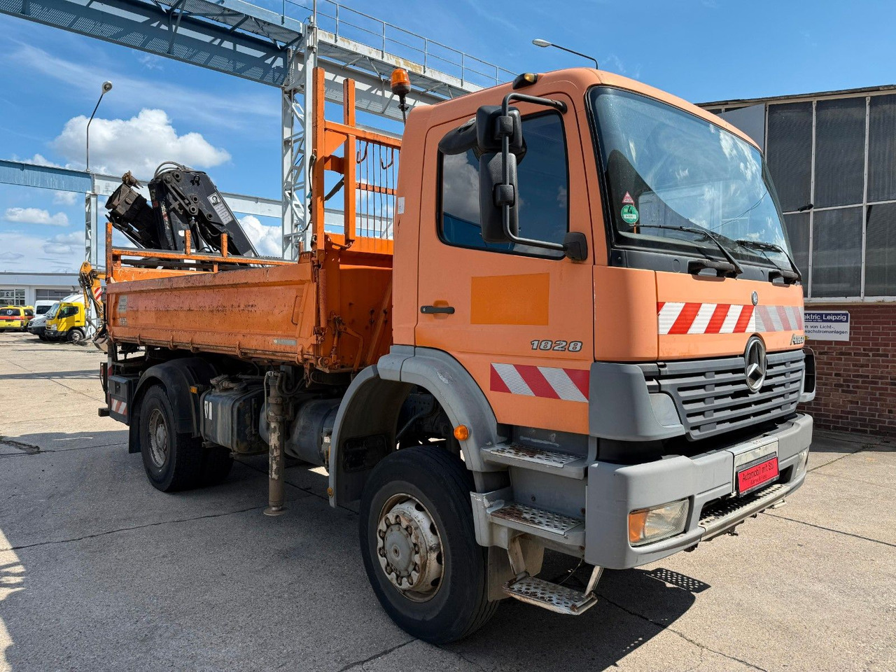 Mercedes-Benz ATEGO 1828 4X4 MEILER + HIAB KRAN 144 FS-3 - قلابات, شاحنة كرين: صور 1 Mercedes-Benz ATEGO 1828 4X4 MEILER + HIAB KRAN 144 FS-3 - قلابات, شاحنة كرين: صور 1