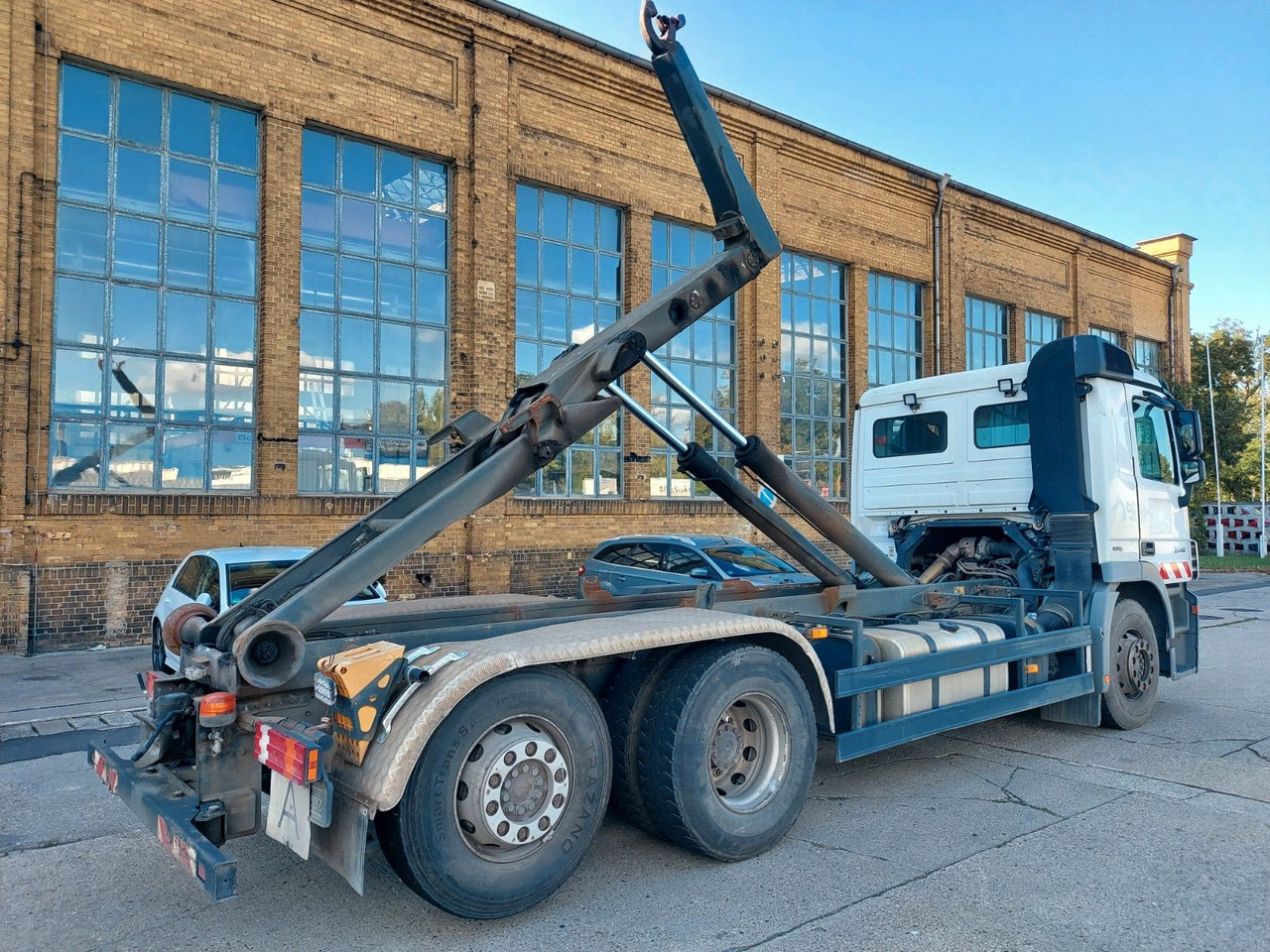 Mercedes-Benz Actros 6-Zyl. 2546 ABROLLKIPPER MEILER - شاحنة ذات الخطاف: صور 1 Mercedes-Benz Actros 6-Zyl. 2546 ABROLLKIPPER MEILER - شاحنة ذات الخطاف: صور 1