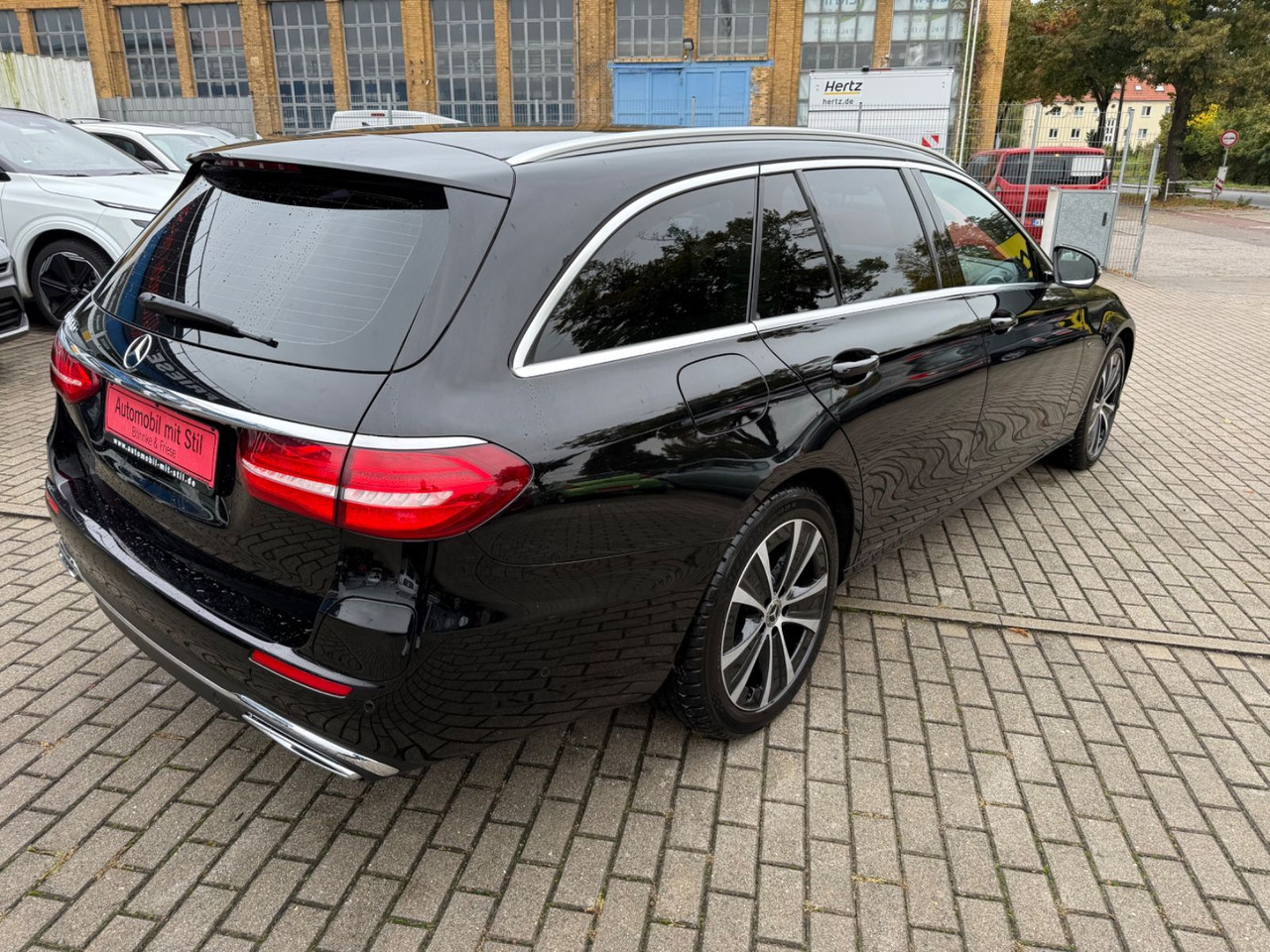 Mercedes-Benz E -Klasse T-Modell E 300 de LED NAVI ACC TEILLED - سيارة ستيشن: صور 4 Mercedes-Benz E -Klasse T-Modell E 300 de LED NAVI ACC TEILLED - سيارة ستيشن: صور 4