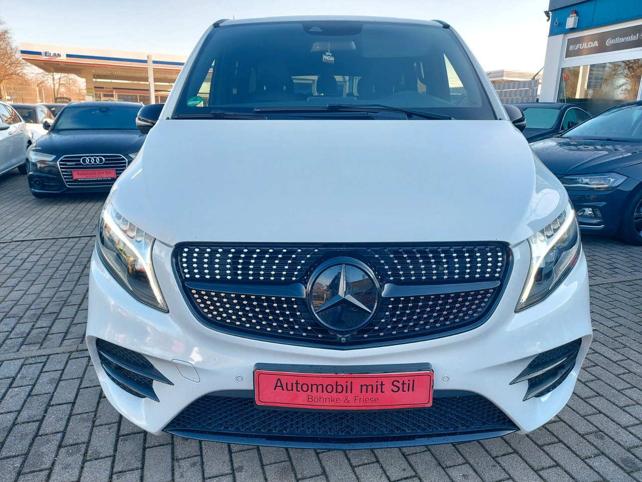 Mercedes-Benz V 250 AVANTGARDE EDITION AMG lang - ميكروباص: صور 4 Mercedes-Benz V 250 AVANTGARDE EDITION AMG lang - ميكروباص: صور 4