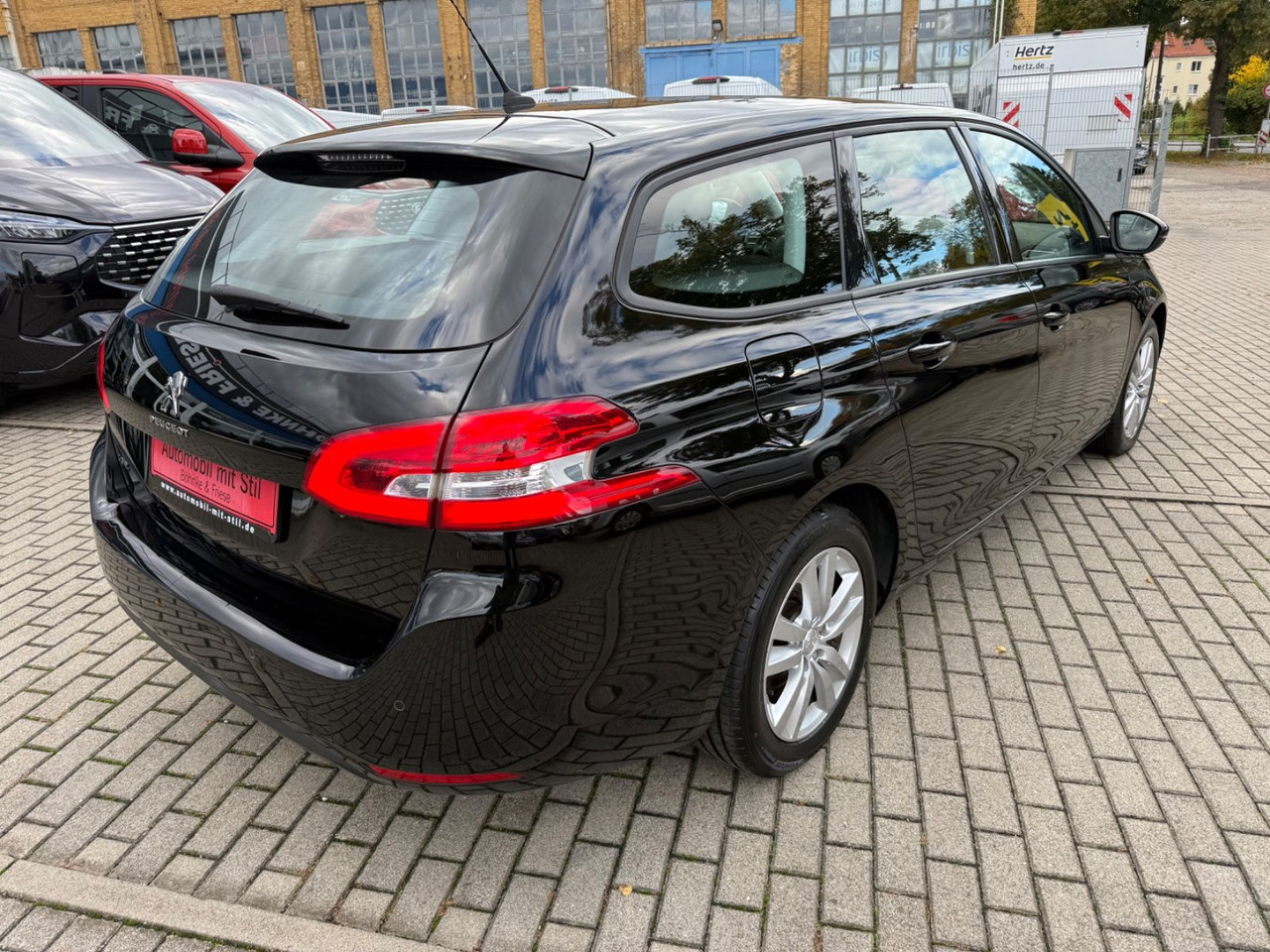 Peugeot 308 SW Active TEMPOMAT NAVI KLIMAA NAVI - سيارة ستيشن: صور 4 Peugeot 308 SW Active TEMPOMAT NAVI KLIMAA NAVI - سيارة ستيشن: صور 4