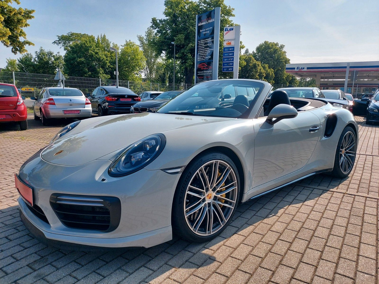 Porsche 911 Turbo S Cabriolet ACC Bose Sitzlüft Garantie - سيارة: صور 5 Porsche 911 Turbo S Cabriolet ACC Bose Sitzlüft Garantie - سيارة: صور 5