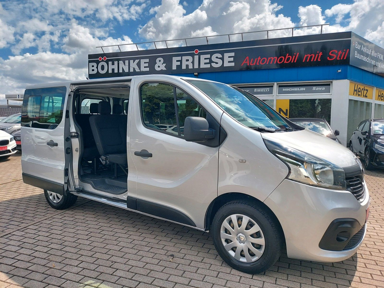 Renault Trafic Combi L1H1 2,7t Expression Klima - ميكروباص: صور 1 Renault Trafic Combi L1H1 2,7t Expression Klima - ميكروباص: صور 1