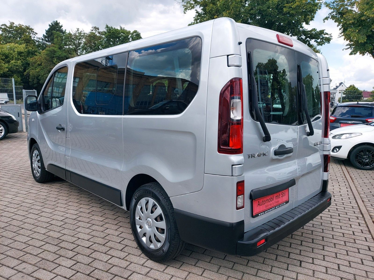 Renault Trafic Combi L1H1 2,7t Expression Klima - ميكروباص: صور 5 Renault Trafic Combi L1H1 2,7t Expression Klima - ميكروباص: صور 5