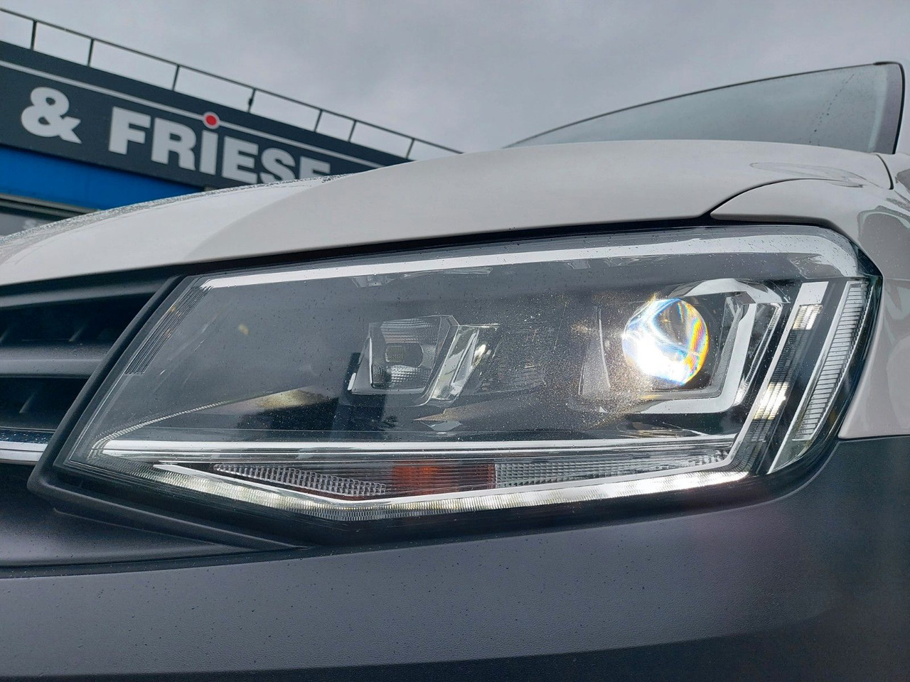 Volkswagen Caddy Kasten Klima Xenon Bluetooth - ميكروباص: صور 2 Volkswagen Caddy Kasten Klima Xenon Bluetooth - ميكروباص: صور 2