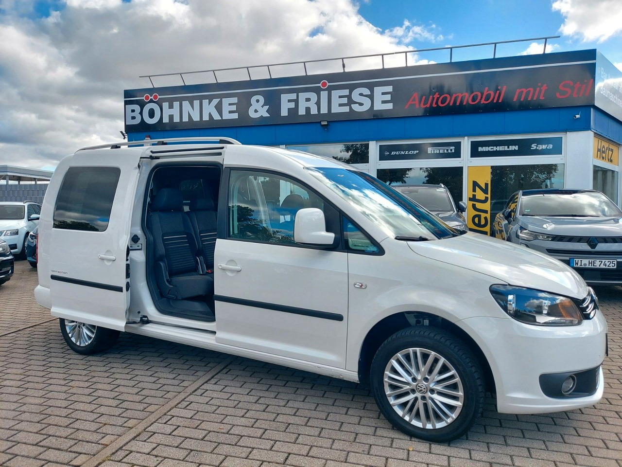 Volkswagen Caddy Kombi Maxi Comfortline 7 Sitze Team - ميكروباص: صور 1 Volkswagen Caddy Kombi Maxi Comfortline 7 Sitze Team - ميكروباص: صور 1