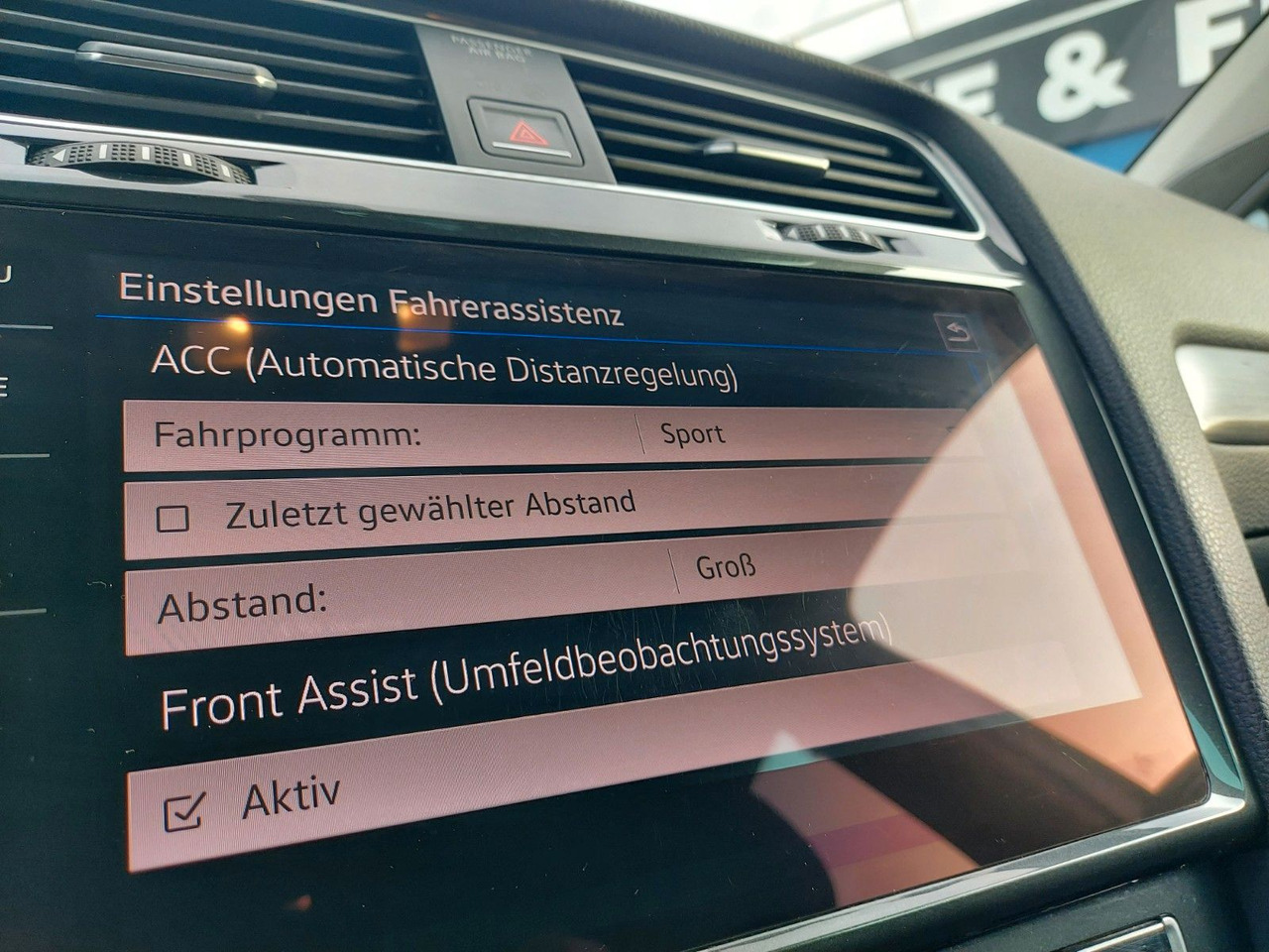 Volkswagen Golf VII Variant DSG Comfort ACC Massage Nav DAB - سيارة ستيشن: صور 2 Volkswagen Golf VII Variant DSG Comfort ACC Massage Nav DAB - سيارة ستيشن: صور 2