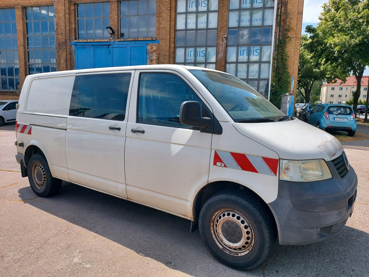 Volkswagen T5 Transporter Kombi Kasten 4Motion lang - ميكروباص: صور 3 Volkswagen T5 Transporter Kombi Kasten 4Motion lang - ميكروباص: صور 3