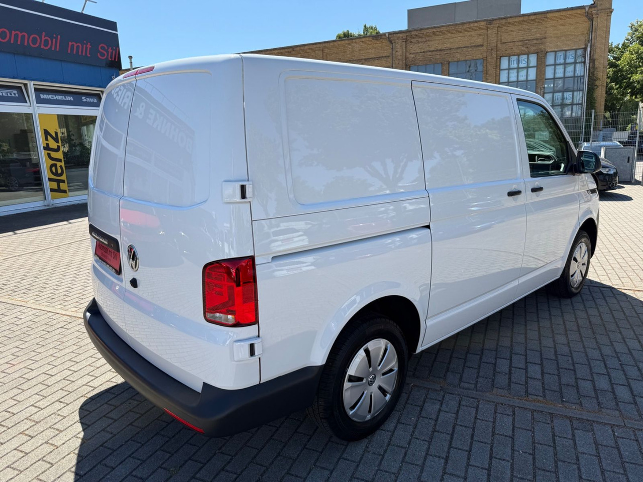 Volkswagen T6 Transporter KAMERA REGAL EINBAUTEN KLIMA - ميكروباص: صور 4 Volkswagen T6 Transporter KAMERA REGAL EINBAUTEN KLIMA - ميكروباص: صور 4
