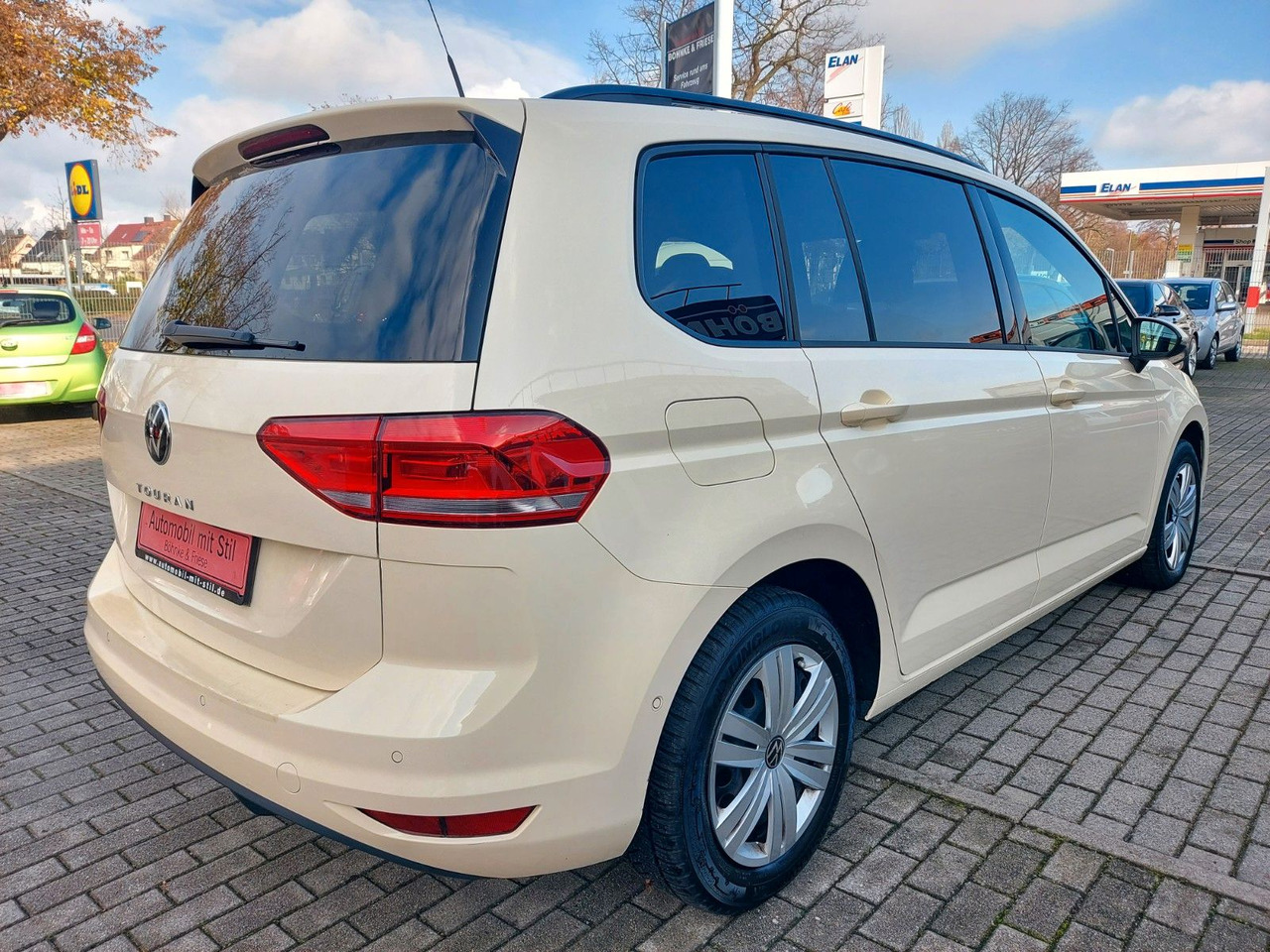 Volkswagen Touran 2.0 TDI SCR DSG Comfortline TAXI 7 Sitze - ميكروباص: صور 4 Volkswagen Touran 2.0 TDI SCR DSG Comfortline TAXI 7 Sitze - ميكروباص: صور 4