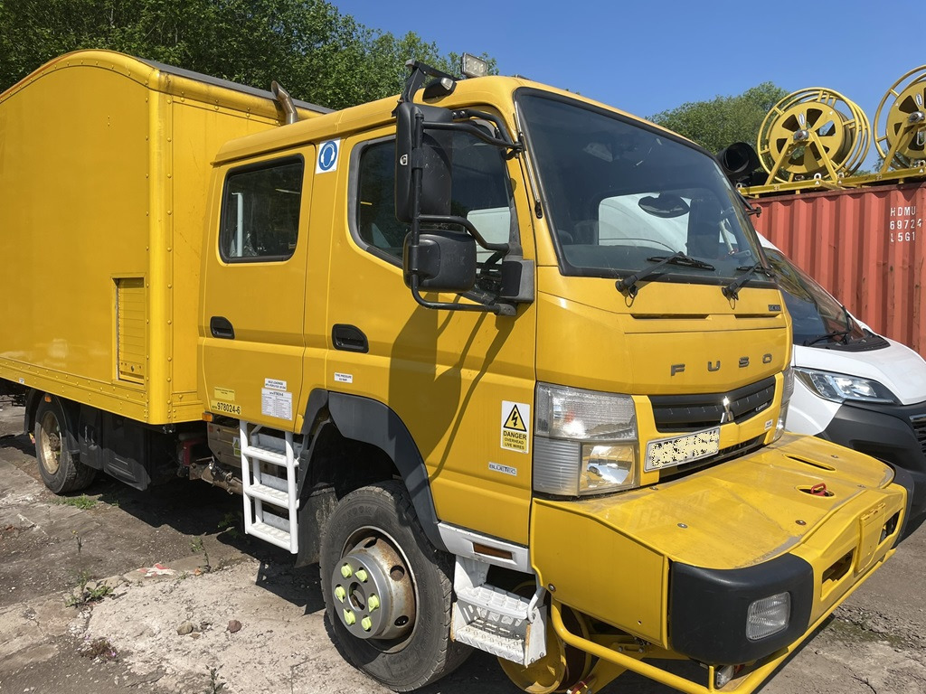 Mitsubishi Fusso - بصندوق مغلق شاحنة: صور 1 Mitsubishi Fusso - بصندوق مغلق شاحنة: صور 1