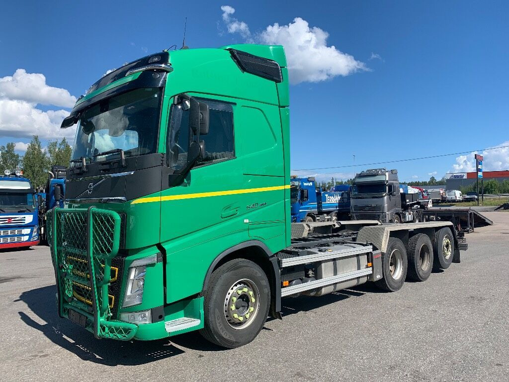 VOLVO FH13 540 8x4*4 - الشاسيه شاحنة: صور 1 VOLVO FH13 540 8x4*4 - الشاسيه شاحنة: صور 1