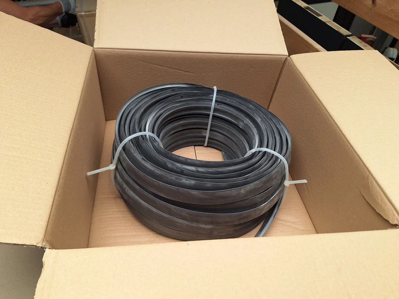 1 Stk. Dichtungsprofil - معدات الورش: صور 1 1 Stk. Dichtungsprofil - معدات الورش: صور 1