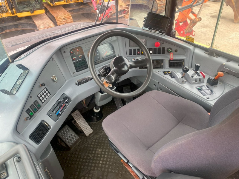 Volvo A 30 D 6x6 dumper articulated hauler - قلابة شاحنة: صور 3 Volvo A 30 D 6x6 dumper articulated hauler - قلابة شاحنة: صور 3