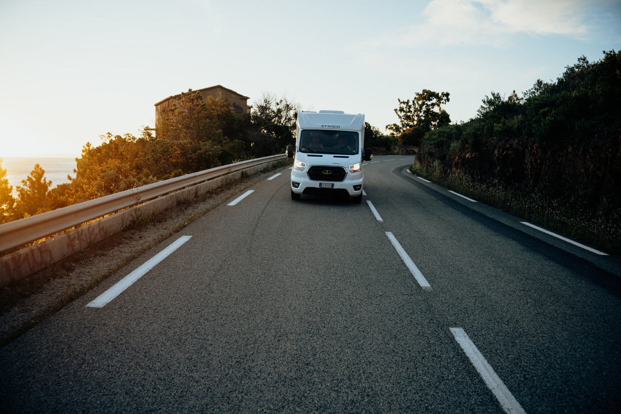 ETRUSCO Etrusco V 6.8 SCF - كرفان: صور 4 ETRUSCO Etrusco V 6.8 SCF - كرفان: صور 4