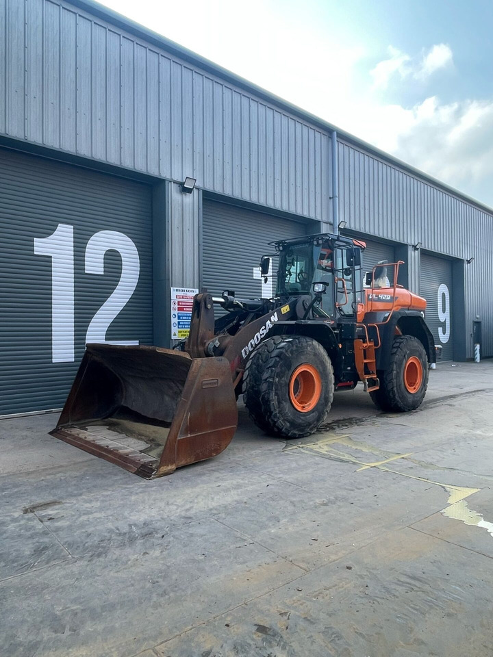 Doosan DL420-7 - اللودر بعجل: صور 1 Doosan DL420-7 - اللودر بعجل: صور 1