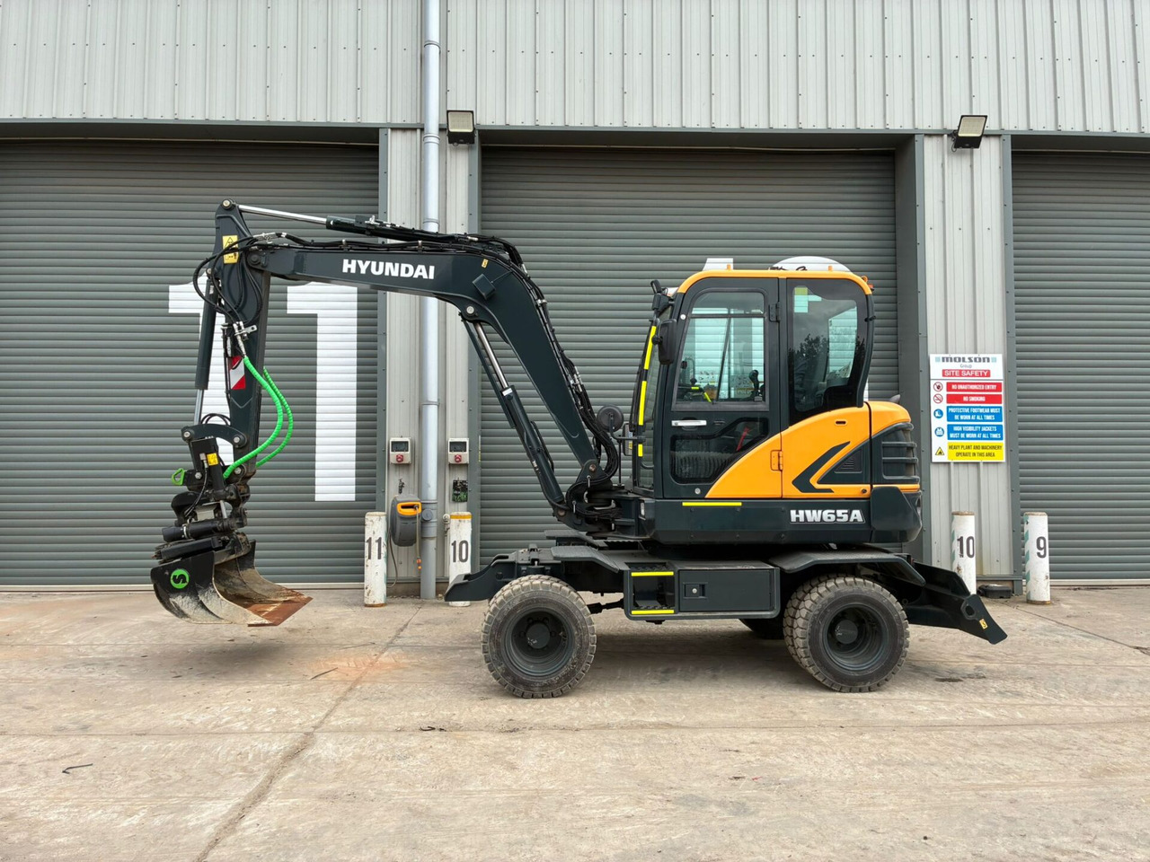 Hyundai HW65AH Ex Demo - حفارة على عجلات: صور 2 Hyundai HW65AH Ex Demo - حفارة على عجلات: صور 2