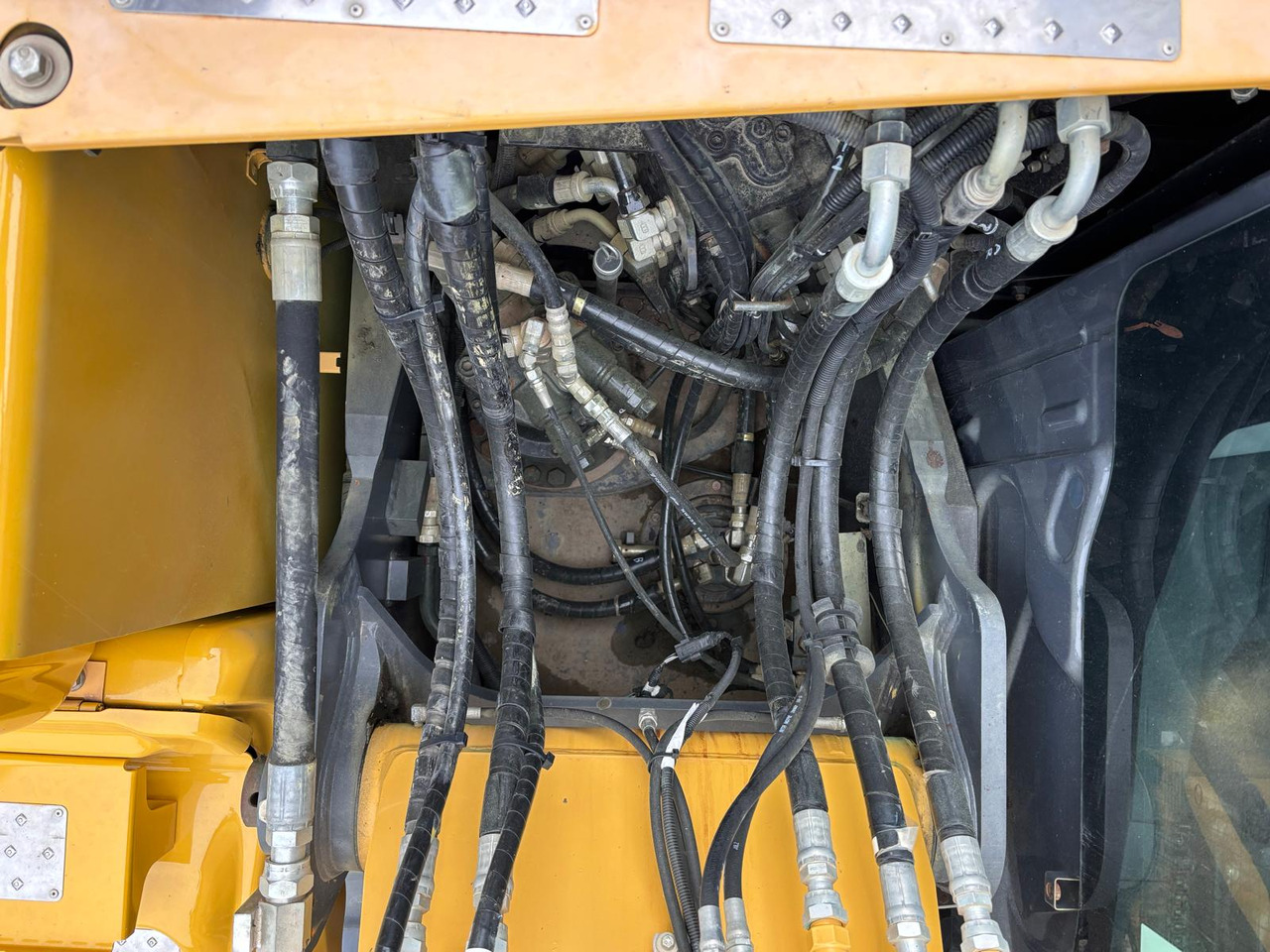 Kobelco SK130LC-11 إيجار Kobelco SK130LC-11: صور 17 Kobelco SK130LC-11 إيجار Kobelco SK130LC-11: صور 17