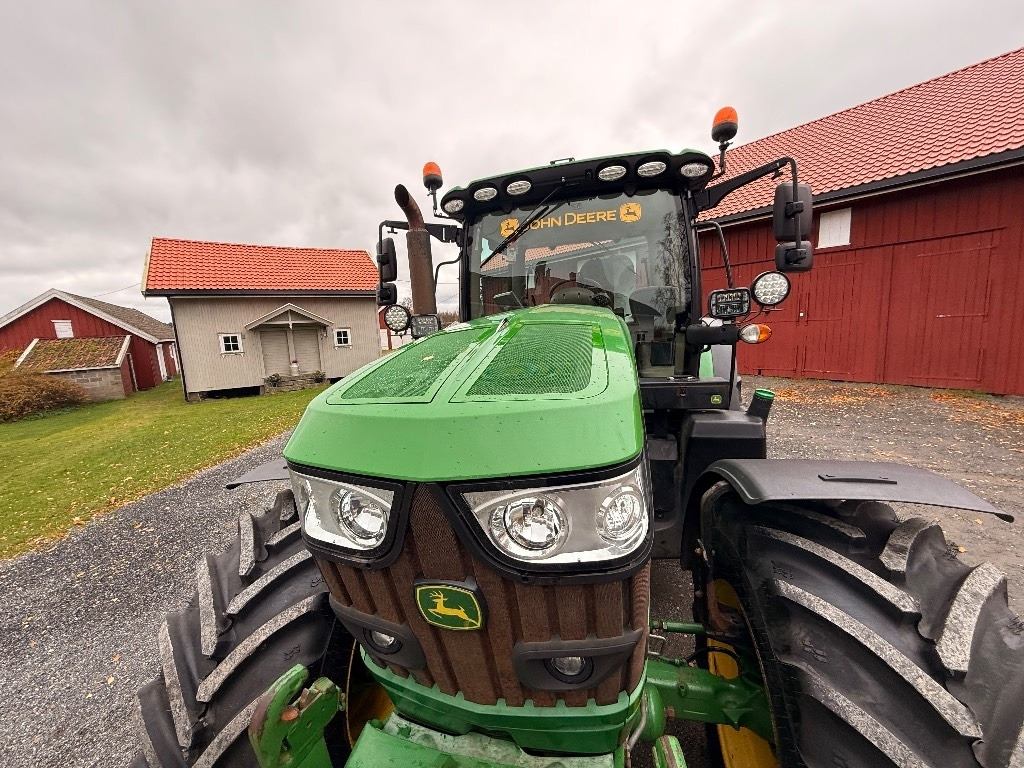 جرار John Deere 6155 R: صور 42