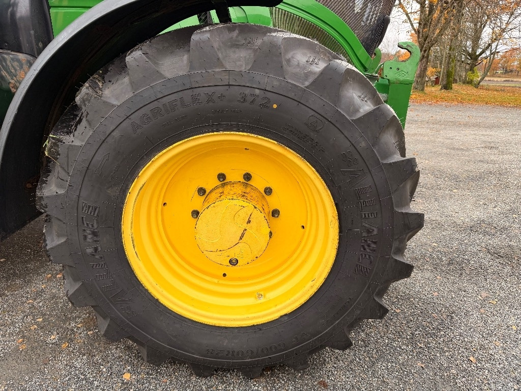 جرار John Deere 6155 R: صور 20