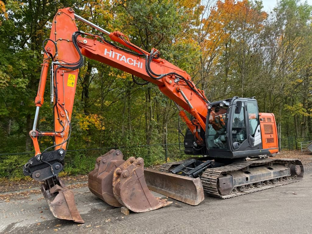 Hitachi ZX225 US LC-6 - حفارات زحافة: صور 1 Hitachi ZX225 US LC-6 - حفارات زحافة: صور 1