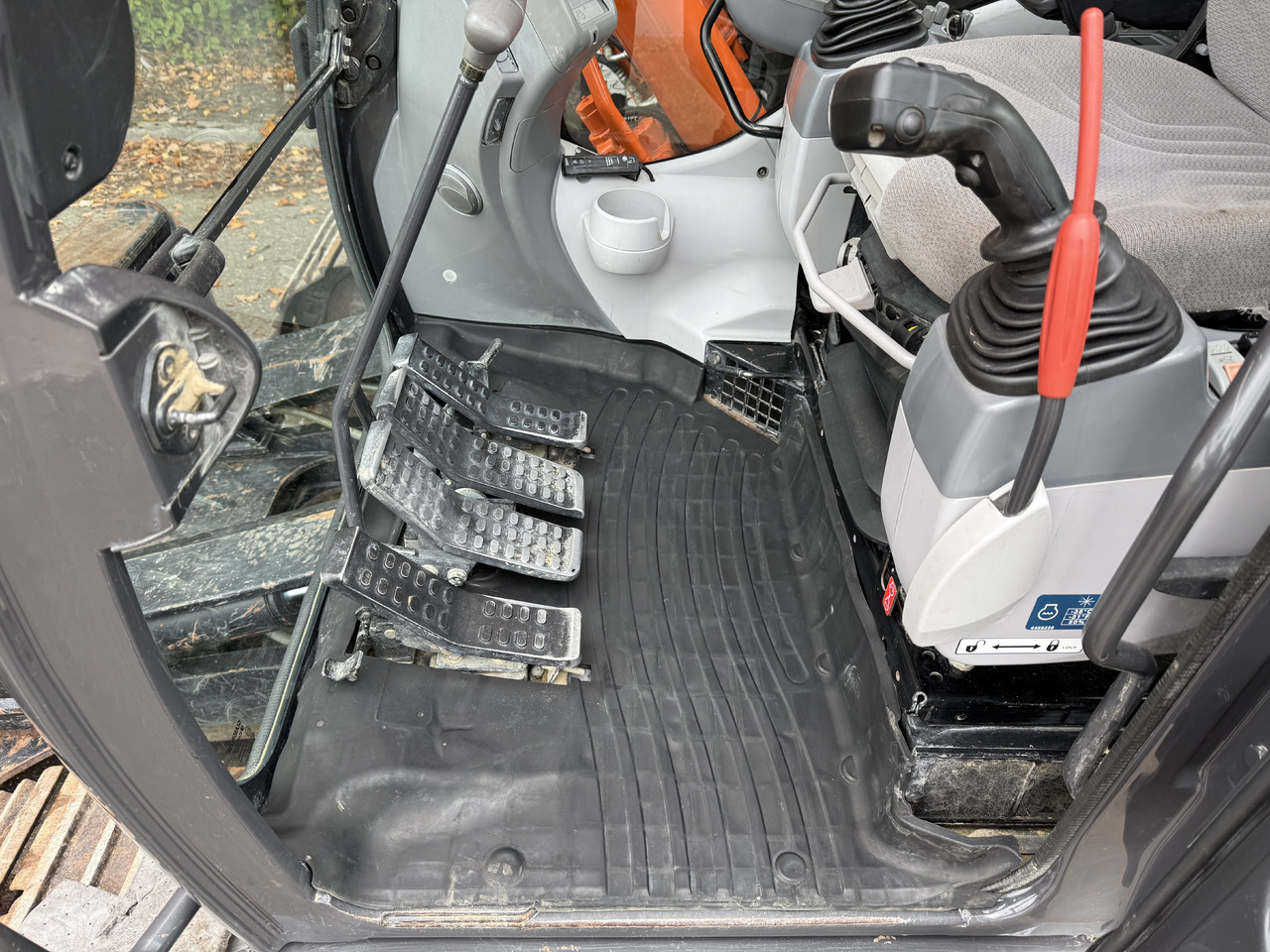 حفارات زحافة Hitachi ZX225USLC-6: صور 10 حفارات زحافة Hitachi ZX225USLC-6: صور 10